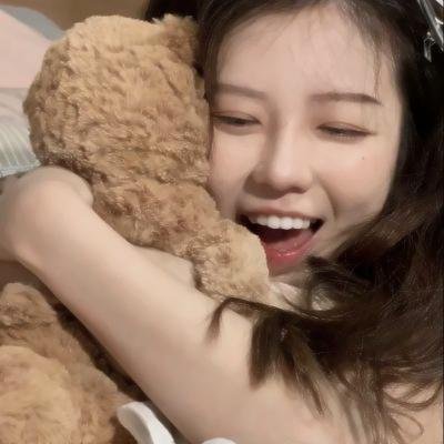 周雨彤明星照片